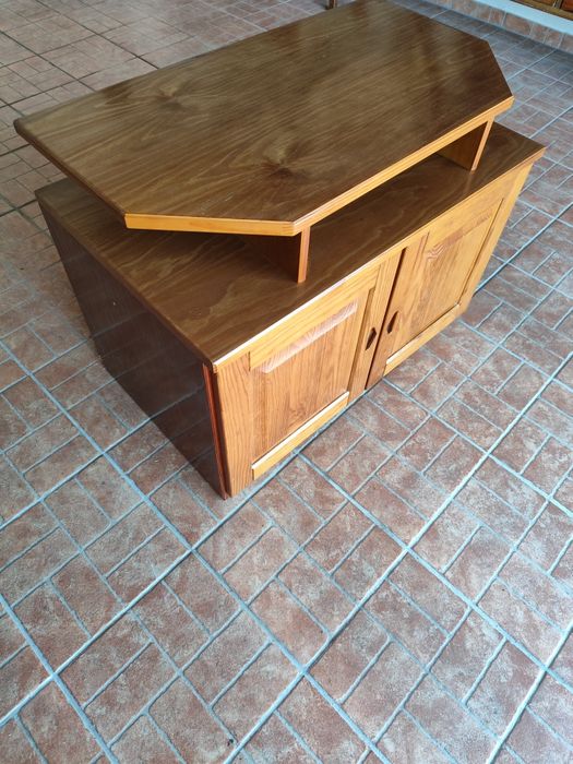 Móvel TV e mesa centro em pinho mel