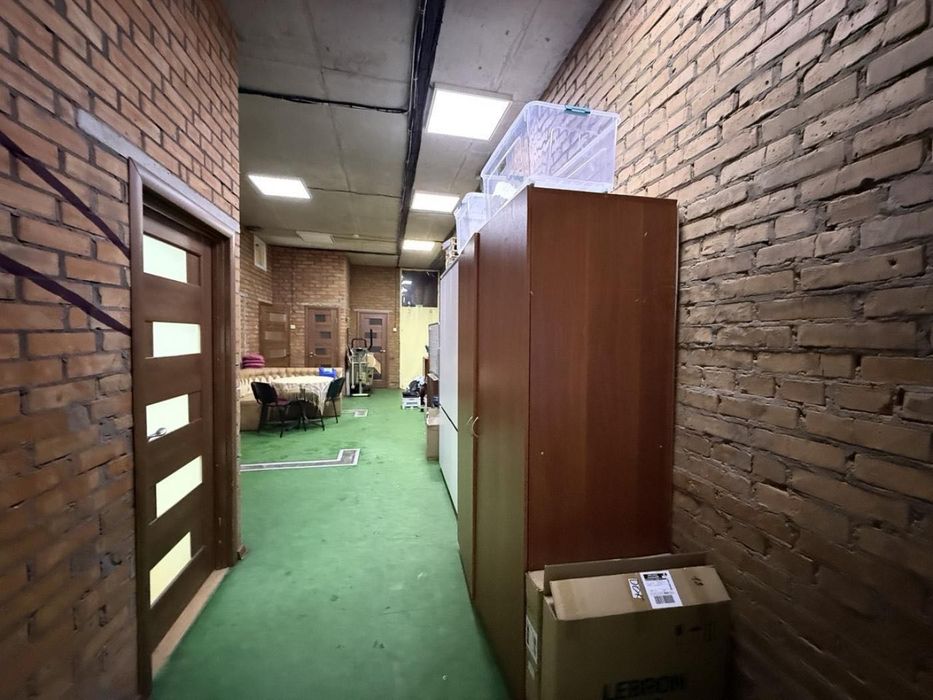 Мстислава Скрипника вул., 40. Продам офіс зі своїм окремим входом. Терміново!