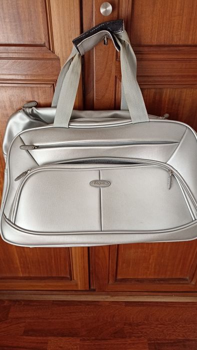 Conjunto de mala trolley e saco de viagem Segue