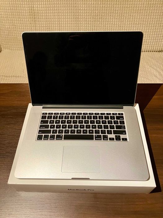 Apple MacBook Pro 15” Retina (A1398, i7, 16 GB, 512 GB) + akcesoria