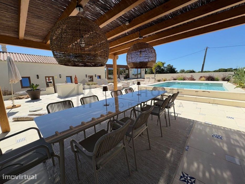 Moradia De Charme Com 4 Suites Independentes E Piscina