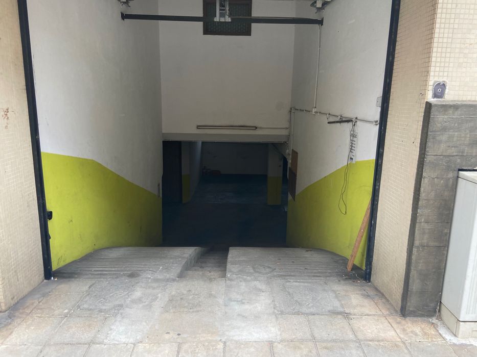 Alugo garagem fechada. - Espinho