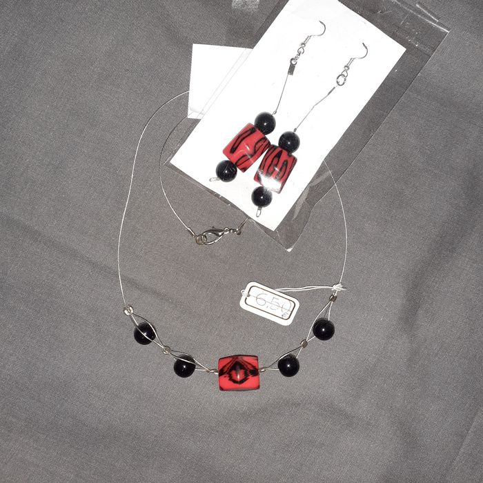 colar e brincos, novo,  preto/ vermelho