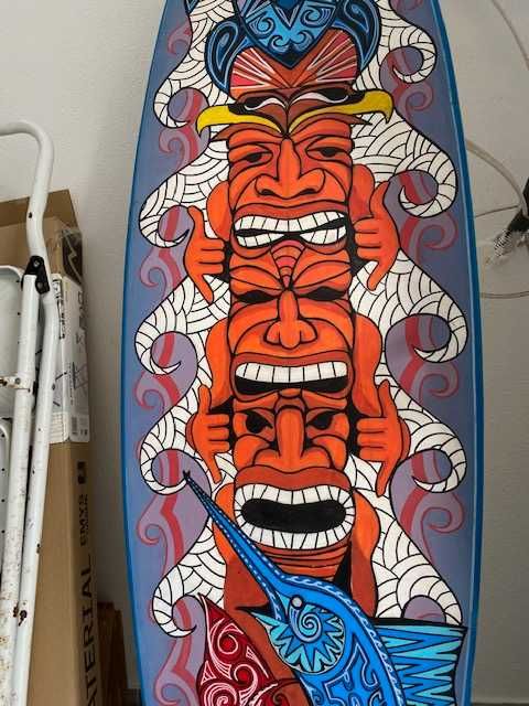Prancha surf LUFI pintada à mão; Hand painted LUFI surfboard