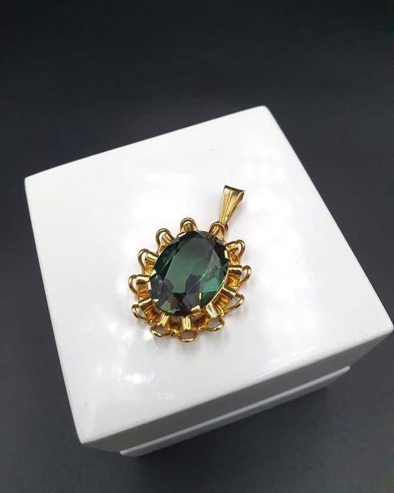 Okazała Złota Zawieszka zdobiona Oliwinem