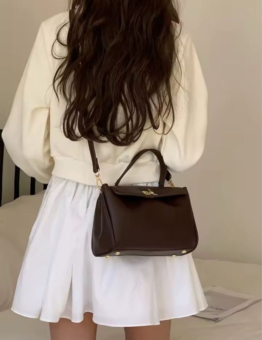 Класична сумка з ремінцем