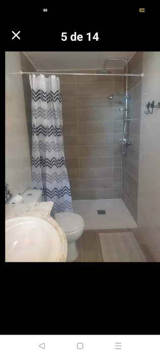 Alugo quarto  individual. Casa com três quartos