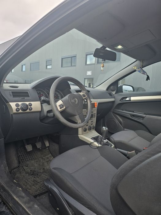 Opel Astra GTC 1.7