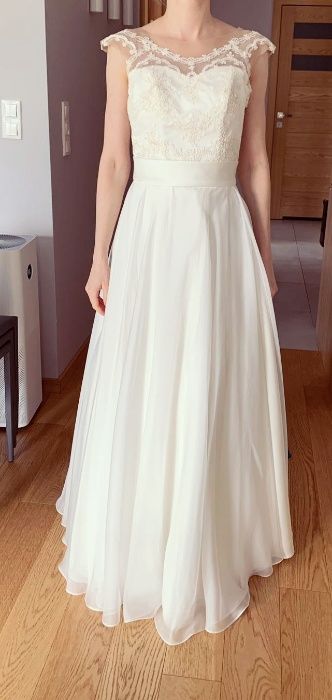 Suknia ślubna z koronką -litera A