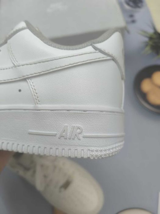 Białe trampki w rozmiarze 39