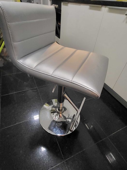 4 Bancos de cozinha hidráu. Estofo NOVO