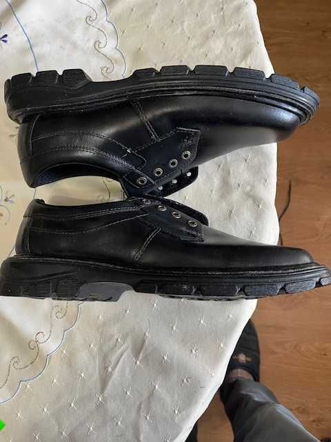 Półbuty rozmiar 45, wkładka ~ 29 cm. skóra miękka naturalna