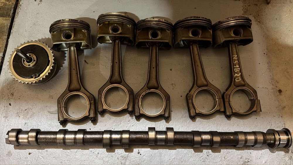 Продам поршня BMW N51-52b30