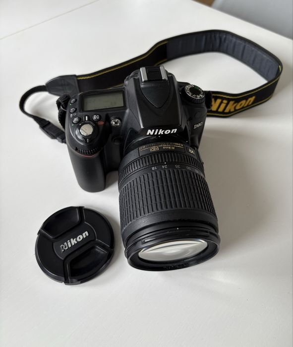 Aparat Nikon D90 + obiektyw 18-105 mm