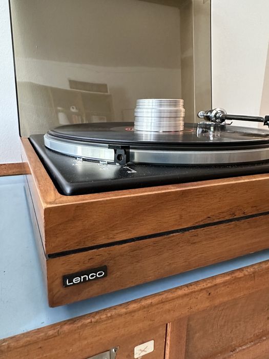 Gira-discos Lenco 76 S com braço Jelco em excelente estado