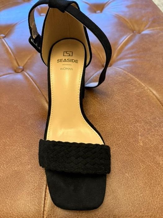 Sapato alto preto lindo