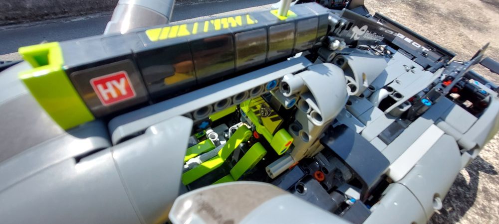 LEGO Technic PEUGEOT 9X8 24H Le Mans Hybrid Hypercar MONTADO