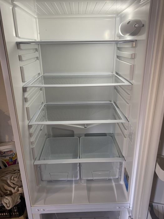 Холодильник двокамерний Indesit NBS18AA