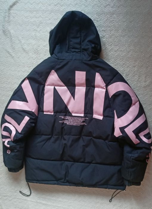 Ciepła zimowa kurtka typu bomber / puffer z kapturem - stylowa i wygodna