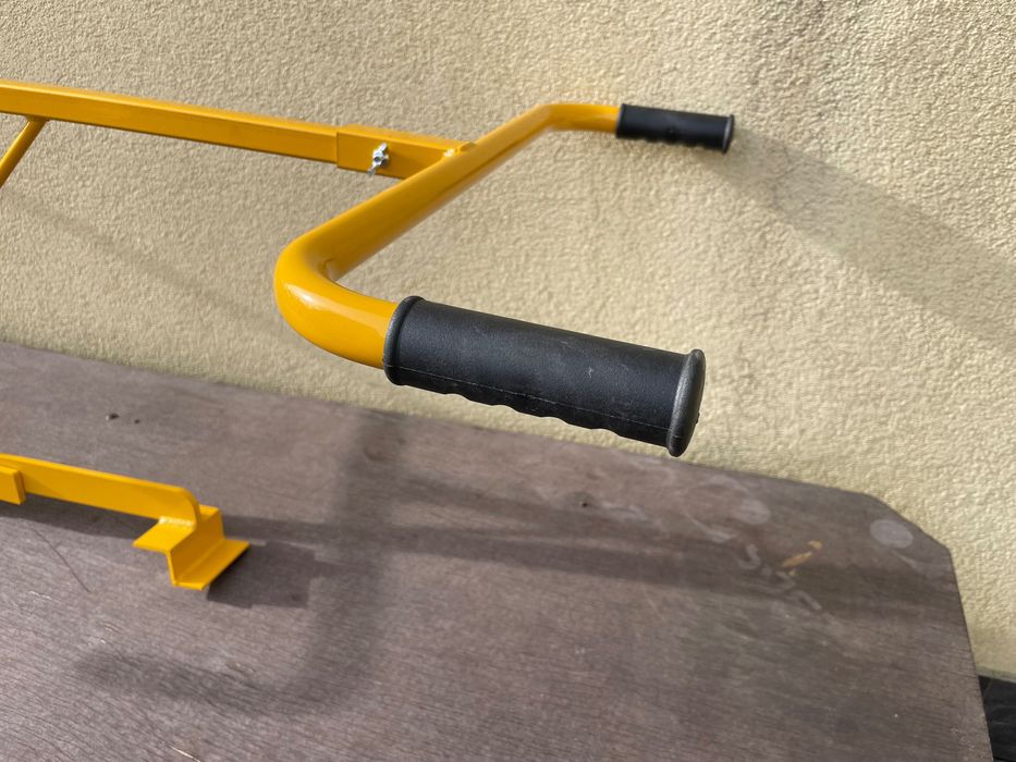 Продольний захват для встановлення бордюрів, плит