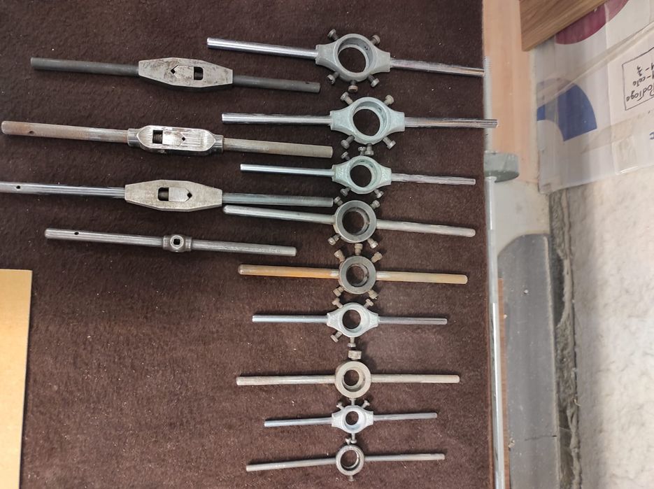 Zestaw gwintownikow i narzynek