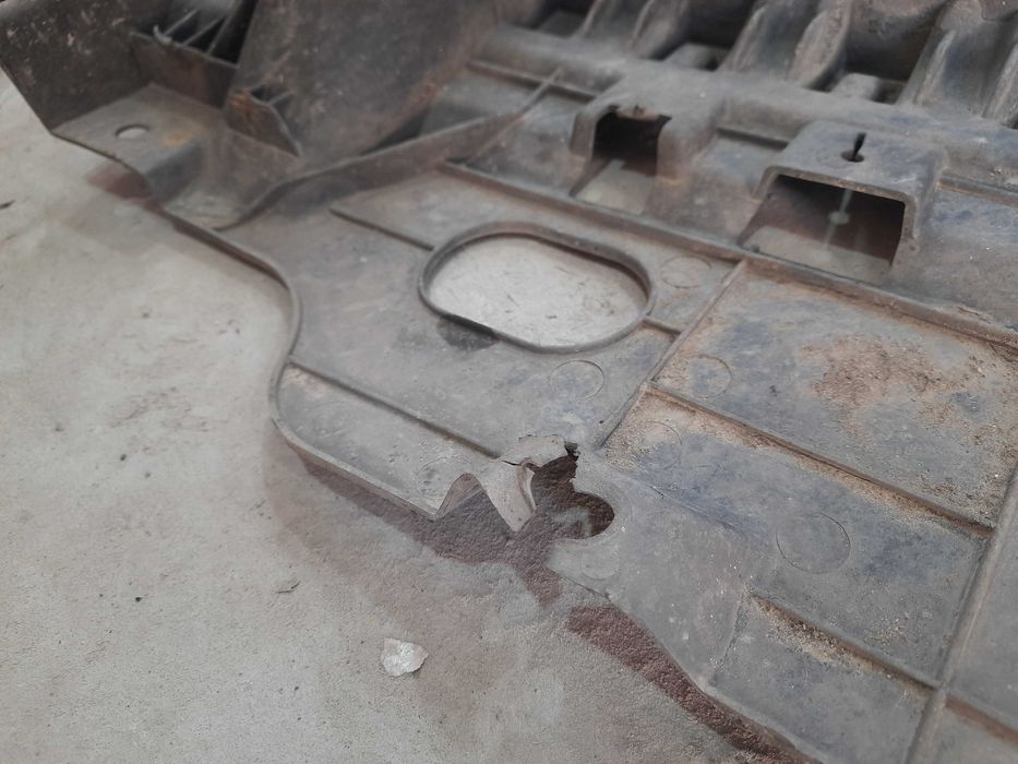 52618-05010 пластиковий захист переднього бампера Тойота Авенсіс т27