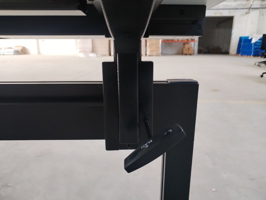 Biurko regulowane Elan 160x60 oraz 160x90