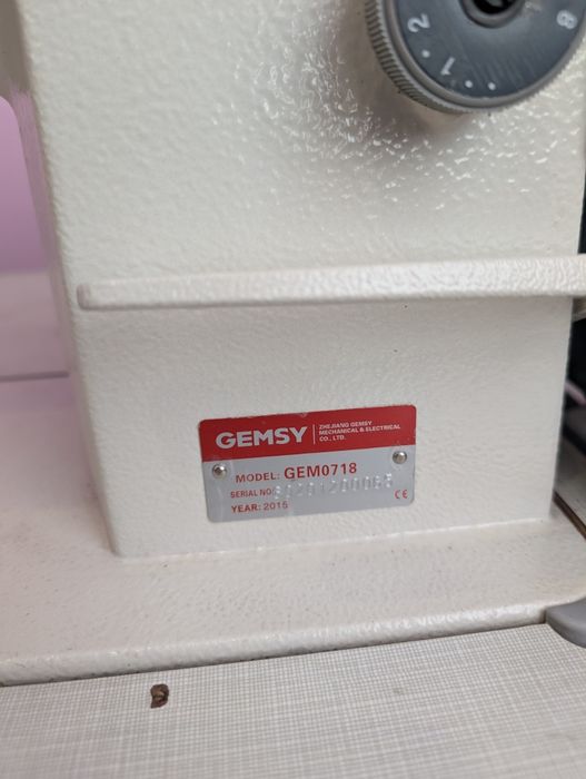 Швейна машина GEMSY GEM 0718 для середніх і важкіх матеріалів