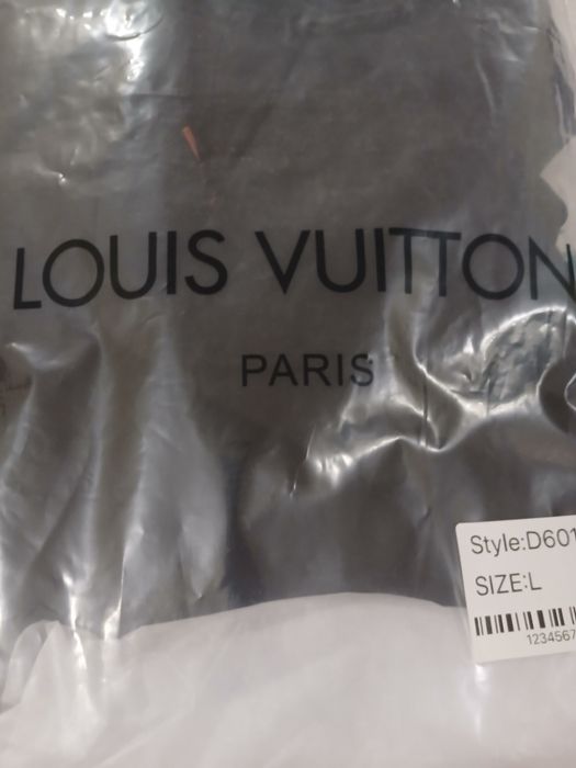 T-shirt Louis Vuitton original á venda em promoção