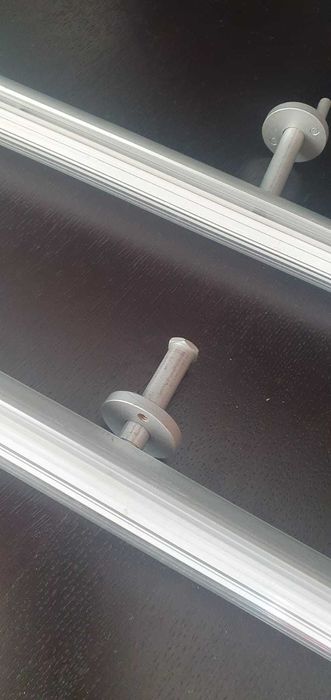 Dois varões de roupeiro com luz- Da Forma e Funzione