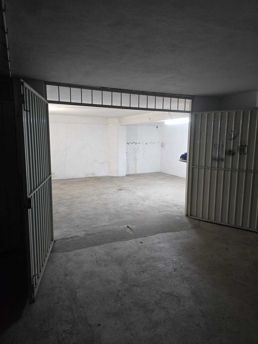 Garagem para motas, carro ou arrumos. Central Braga