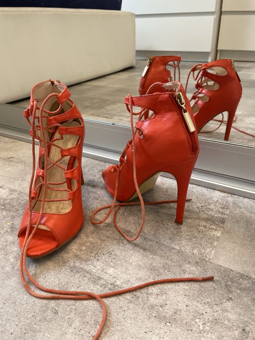 Pomarańczowe koralowe sznurowane sandałki roz 36