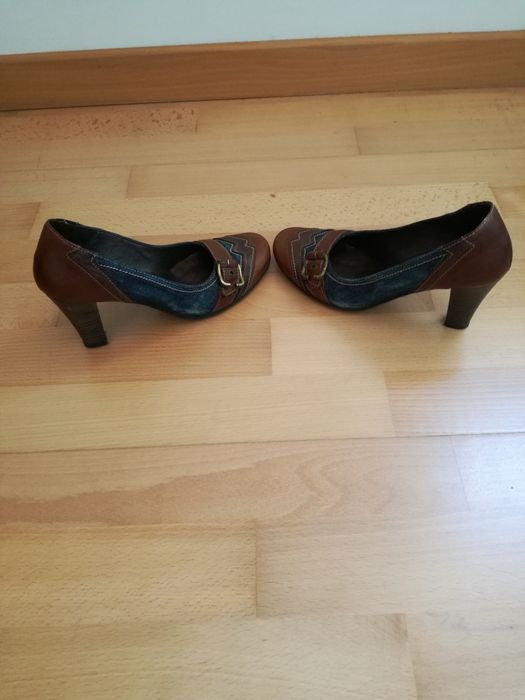 Sapatos ganga/pele novos