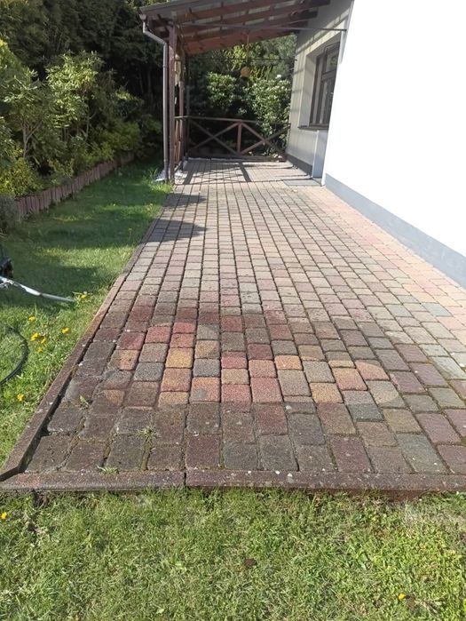 Mycie kostki brukowej i dachów