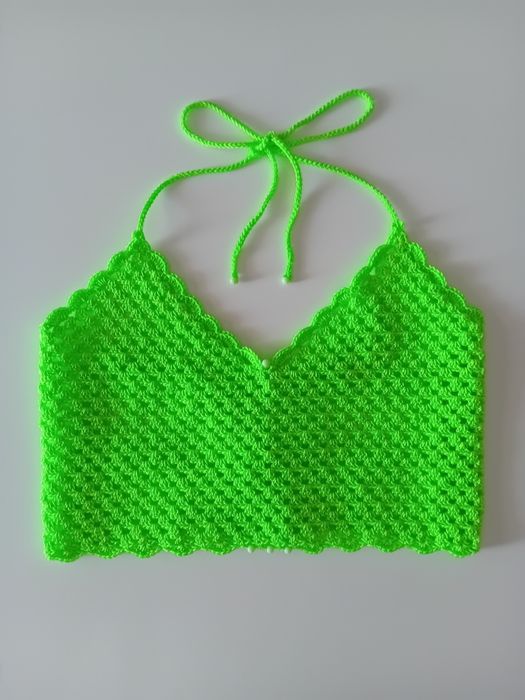 Top em crochê sem costas