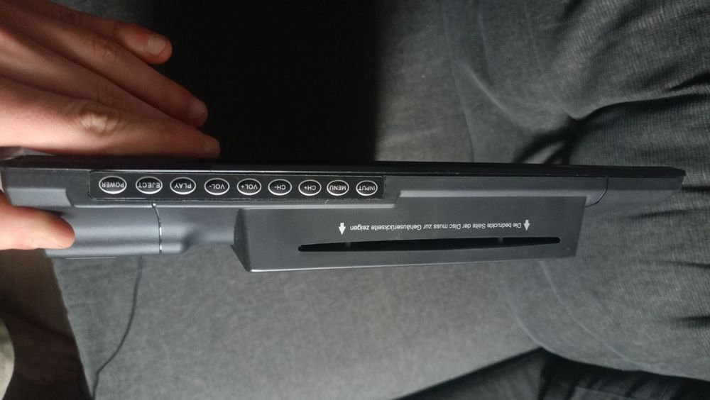 Monitor z wbudowanym głośnikiem