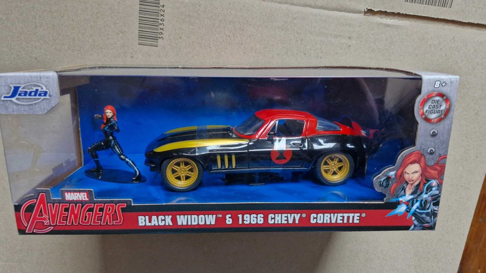 Автомодель Marvel Black Widow Chevrolet Corvette с фигуркой 1:24