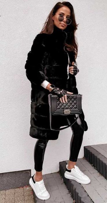 Piękne czarne długie futro