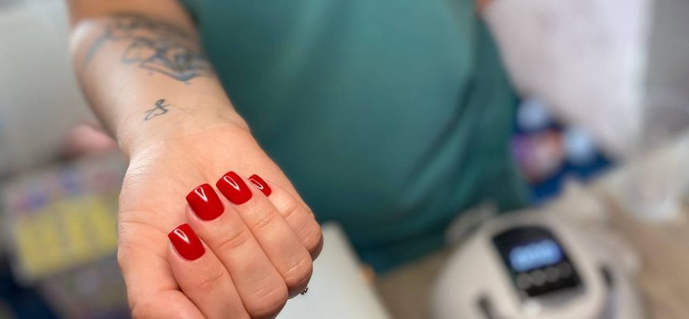 Маникюр, гель лак, наращивание ногтей. Караван