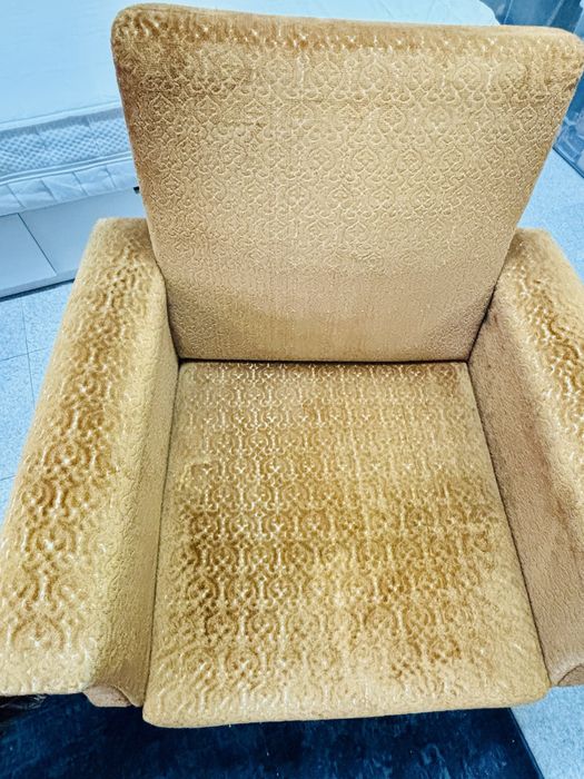 Duas poltronas em bom estado