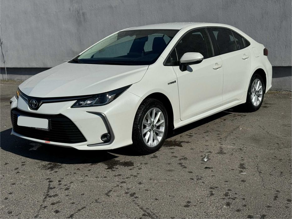 Прокат Toyota Corolla Hybrid у Львові.