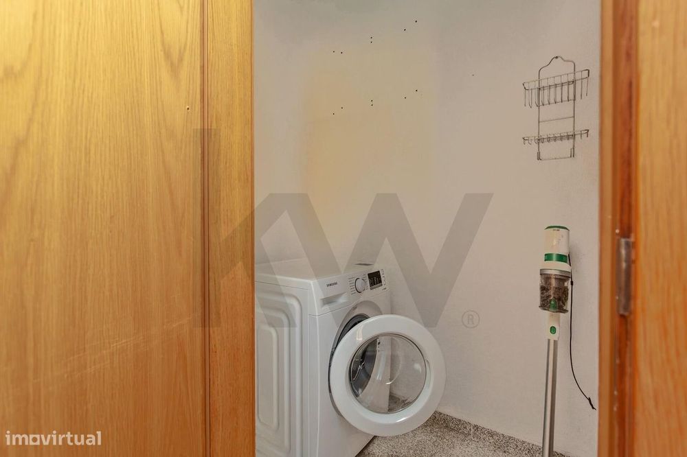 Moradia T4+2 com Jardim e Piscina para Arrendamento, junto ao Oeiras G