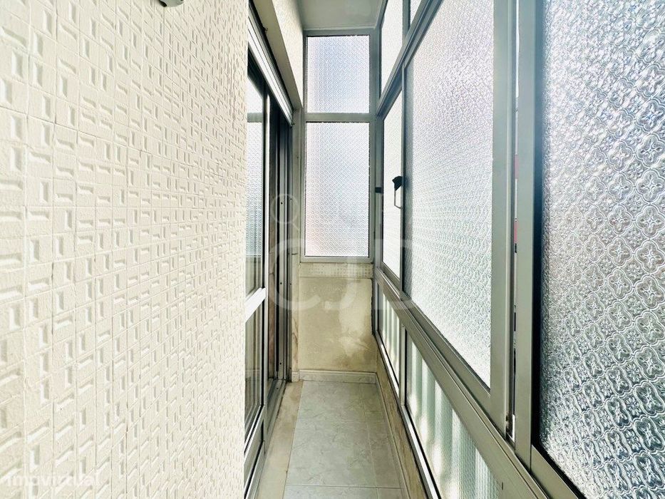 Apartamento T2 Renovado com Varanda e Elevador | Entrecampos, Lisboa