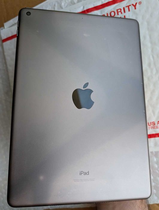 актуальний iOS 26 без обмежень та ремонтів Apple iPad 8 th 10.2" 32gb