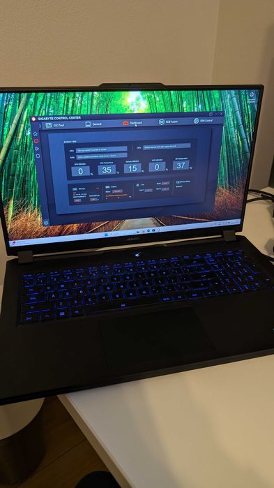 Gigabyte AORUS 7 9KF 17,3" 360Hz / i5-12500H / 32GB / 1,5TB / RTX4060