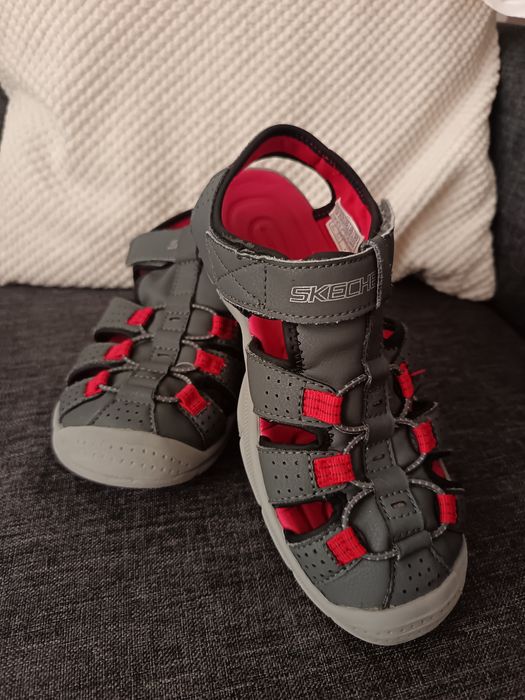 Vende-se sandalias NR. 32 da Shekers.