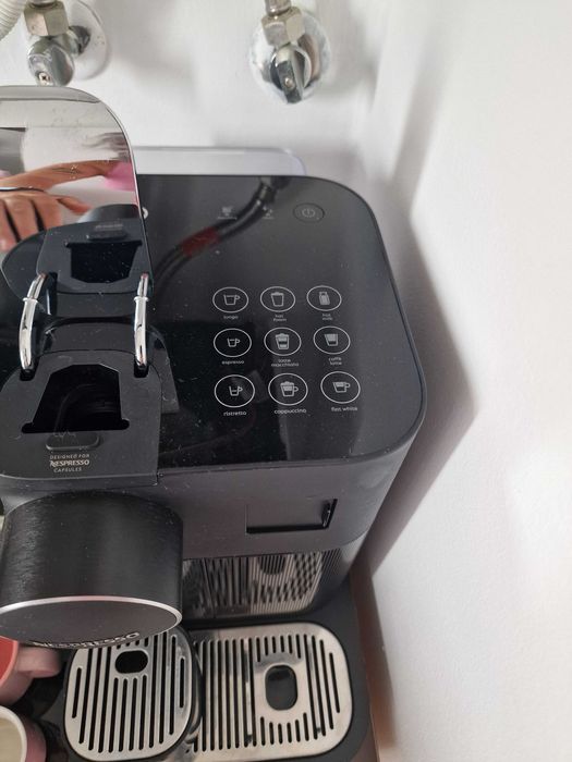 Maquina de café Nespresso Gran Lattissima Preta