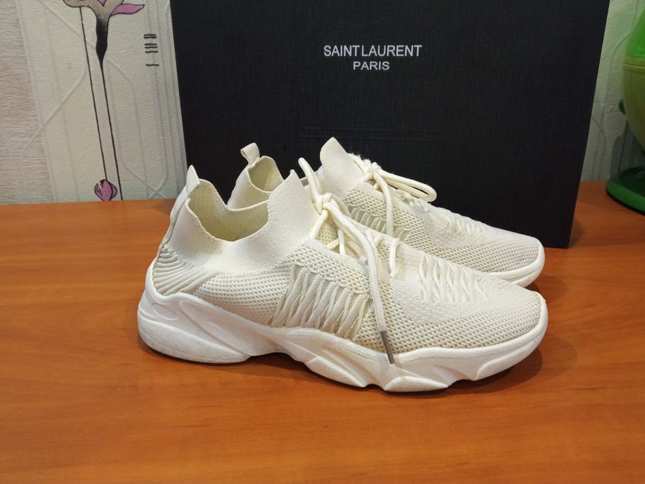 Продам женские кросовки молочного цвета Lonza Новое состояние