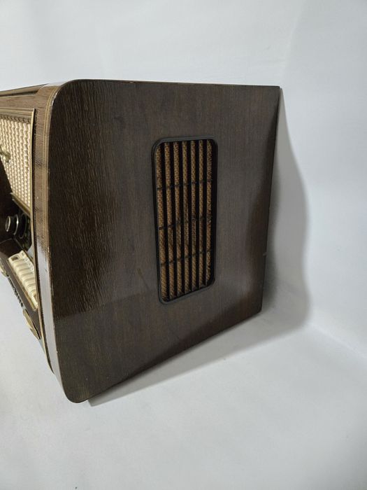 Rádio antigo com gira discos reparado Loewe-Opta