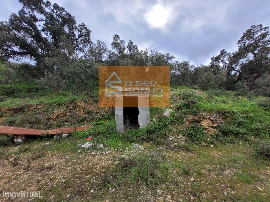 Terreno Rústico com 3.450 m² — São Brás de Alportel, Faro
